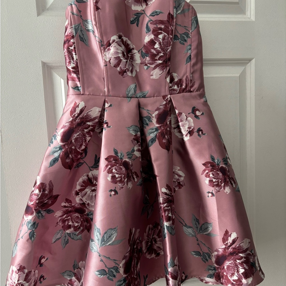 NWT beautiful prom/homecoming jr. dress. Fully lined. Smoke free, pet-free home.